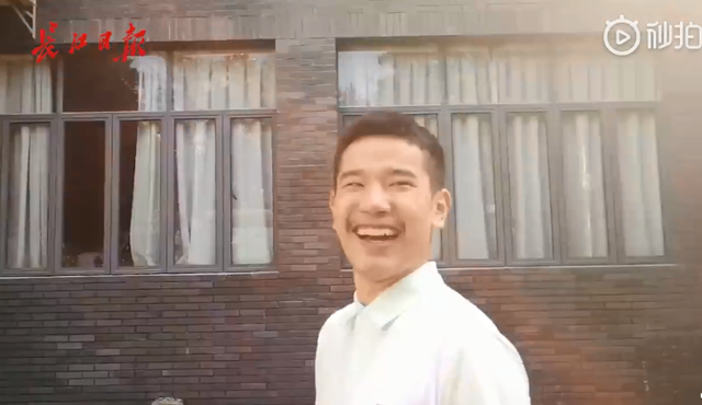 Gia đình nhà người ta: Mẹ chơi game hộ con để con tập trung ôn thi đại học