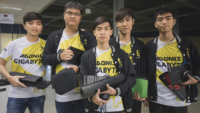 LMHT: Stark Đại Đế liệu có phải là bản hợp đồng bom tấn của Team Flash?