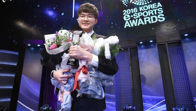 LMHT: Phóng viên ESPN "cà khịa" Faker để quảng bá cho Fortnite khiến người hâm mộ khó chịu