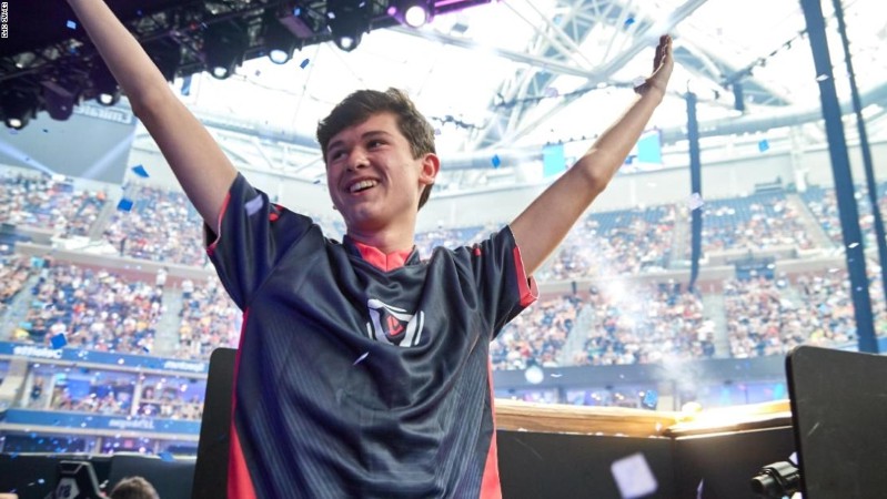 Cậu nhóc người Mỹ ôm trọn 3 triệu USD nhờ chơi Fortnite