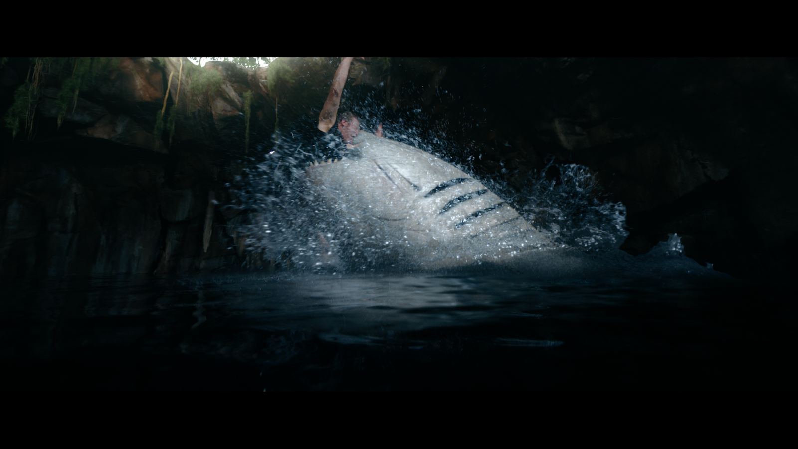 Quái vật dưới đáy biển trở lại trong Hung thần đại dương: Thảm sát