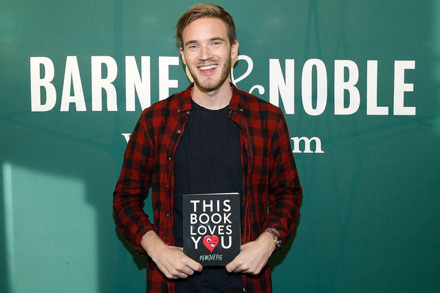 PewDiePie chính thức đạt 100 triệu sub ngay sau lễ cưới của mình, còn gì vui bằng