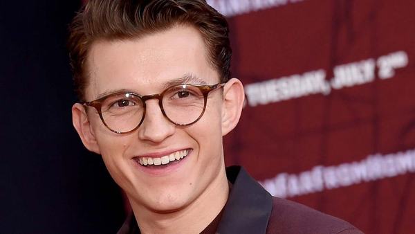 Căng thẳng leo thang, Tom Holland phải trấn an người hâm mộ về tình trạng Spider-Man