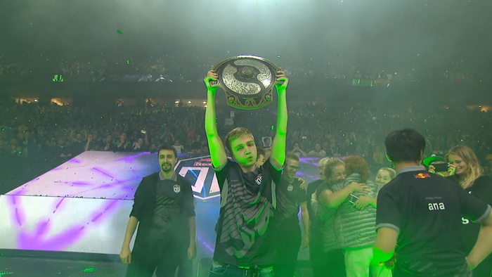 Tuyển thủ eSports sở hữu hơn 6,8 triệu USD tiền thưởng, phá kỉ lục lịch sử cả ngành thể thao điện tử