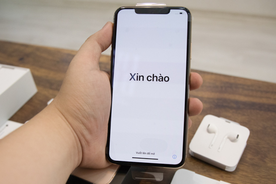 Cận cảnh iPhone 11 Pro Max đầu tiên tại Việt Nam với mức giá không tưởng