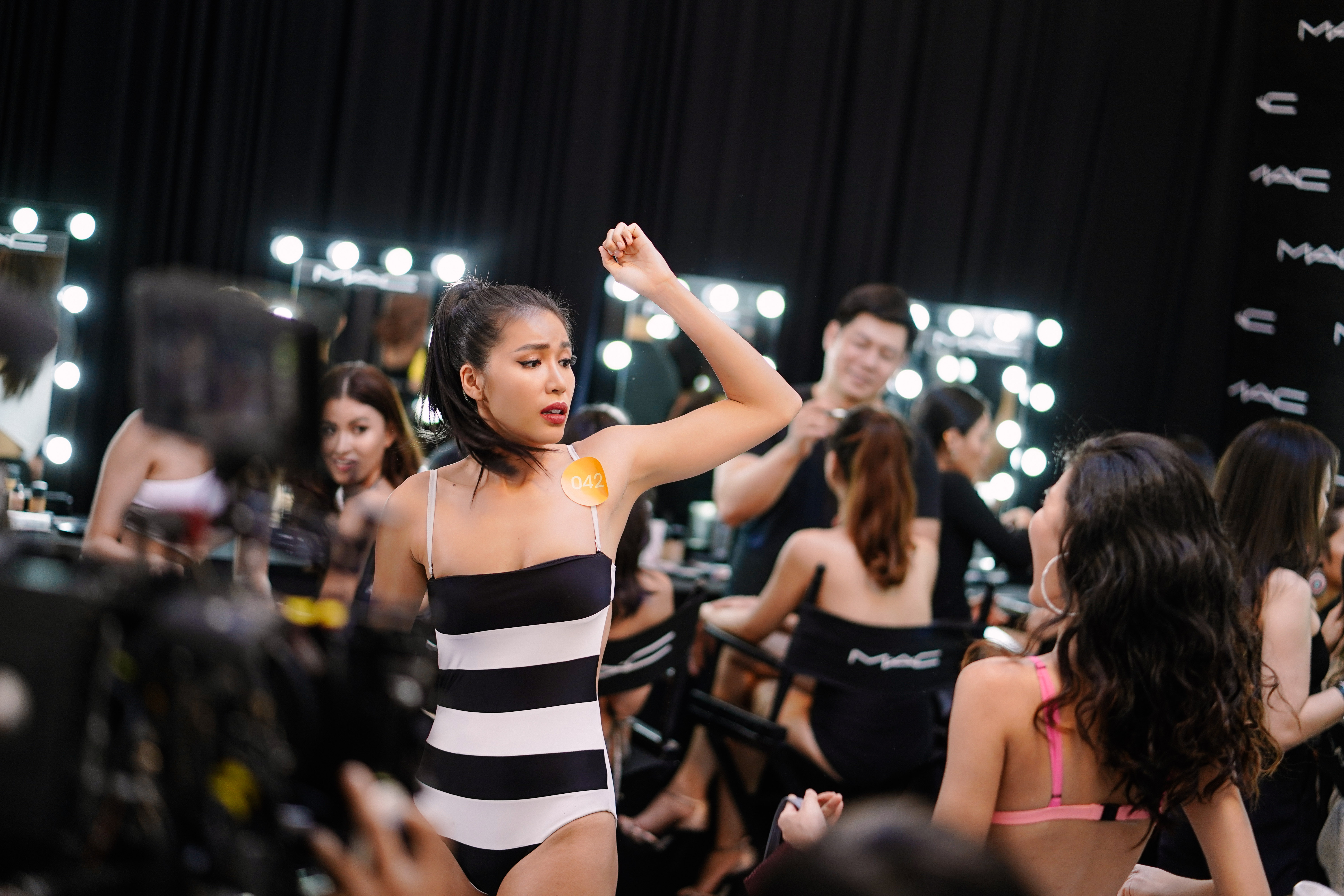 Ekip Hoa hậu giang hồ tiết lộ chuyện chơi xấu trong phim rất sát thực tế