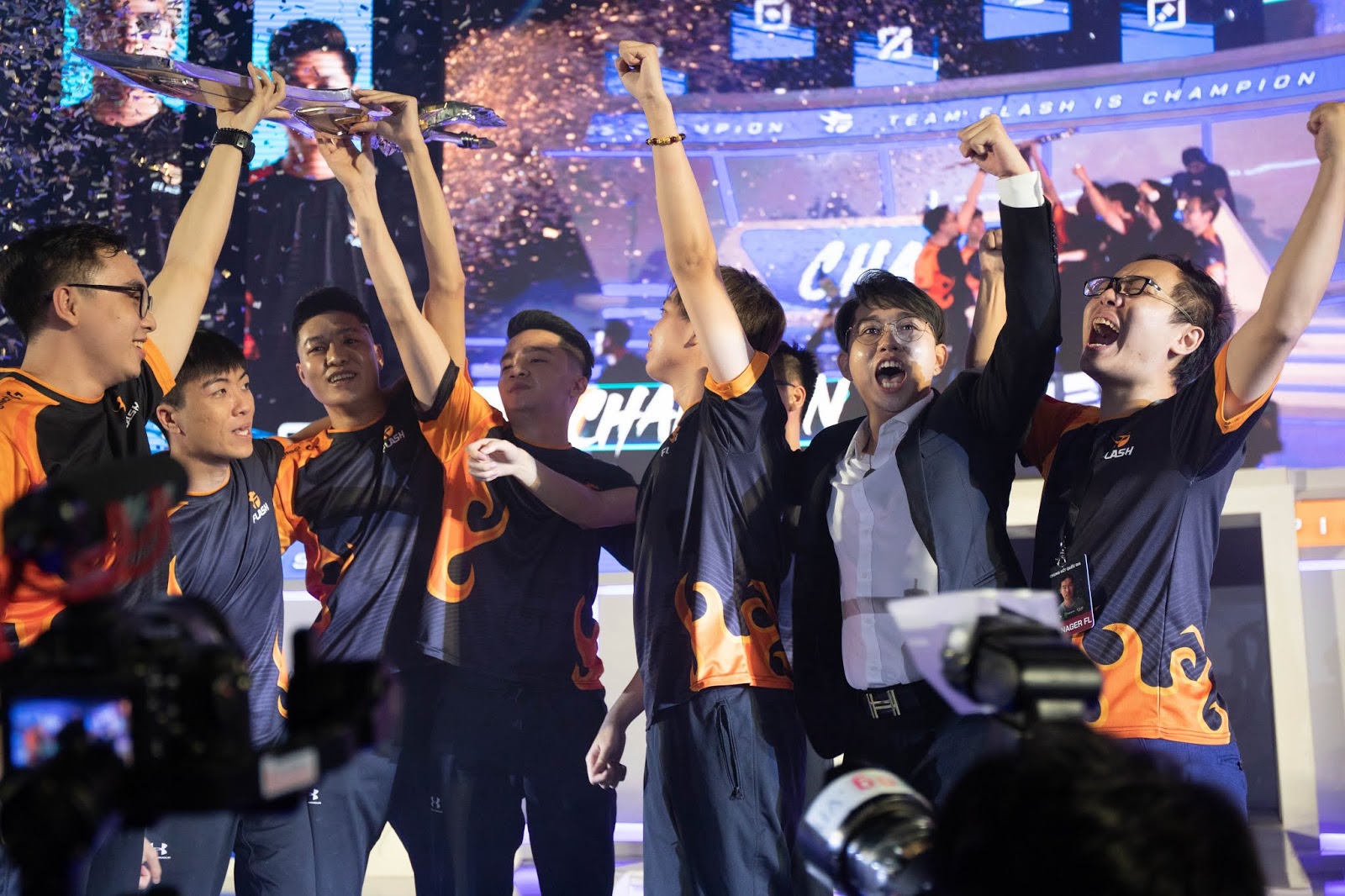 Team Flash - Nhà đương kim vô địch Thế giới thể hiện đẳng cấp tại Đấu trường Danh Vọng