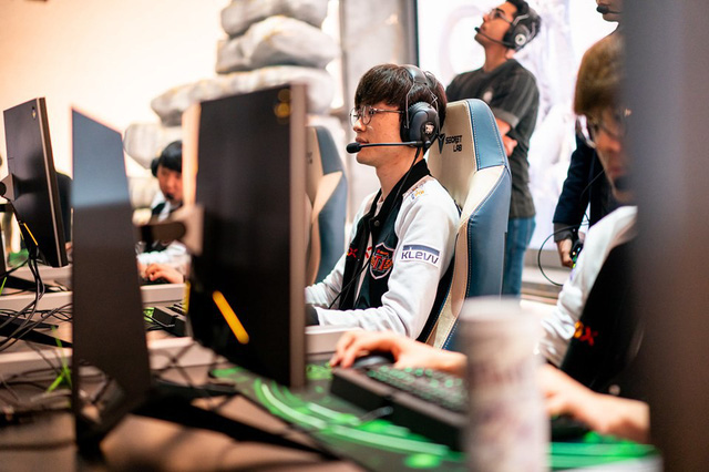 LMHT: Cuộc đối đầu giữa SKT và RNG đã trở thành trận đấu hay nhất trong lịch sử Vòng bảng CKTG