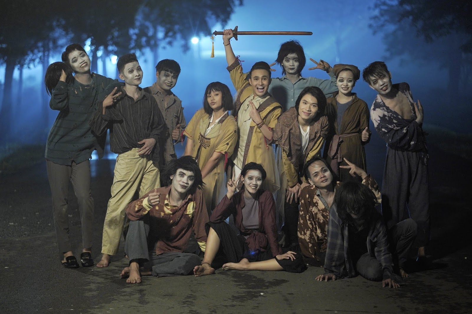 Ra rạp thời phim Việt chông chênh, showbiz trông chờ điều gì ở Pháp sư mù của Huỳnh Lập?