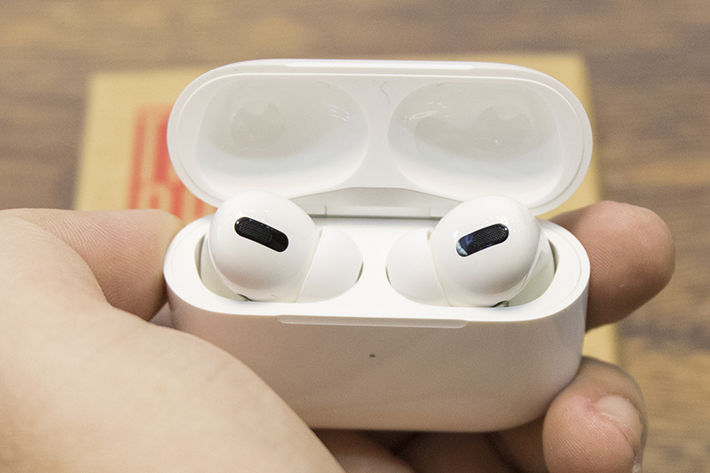 Trên tay nhanh tai nghe AirPods Pro có mặt đầu tiên tại Việt Nam có mức giá hơn 7 triệu đồng