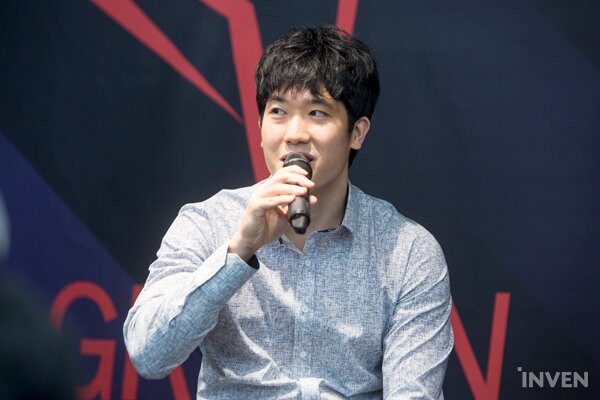 LMHT: DragonX chiêu mộ thành công HLV cvMax, đặt mục tiêu tiến đến 3 kì CKTG tiếp theo