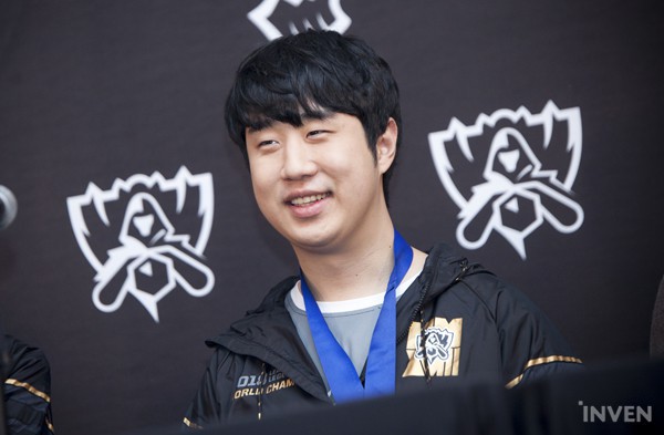 LMHT: Duke chính thức chia tay Invictus Gaming sau 3 mùa giải gắn bó