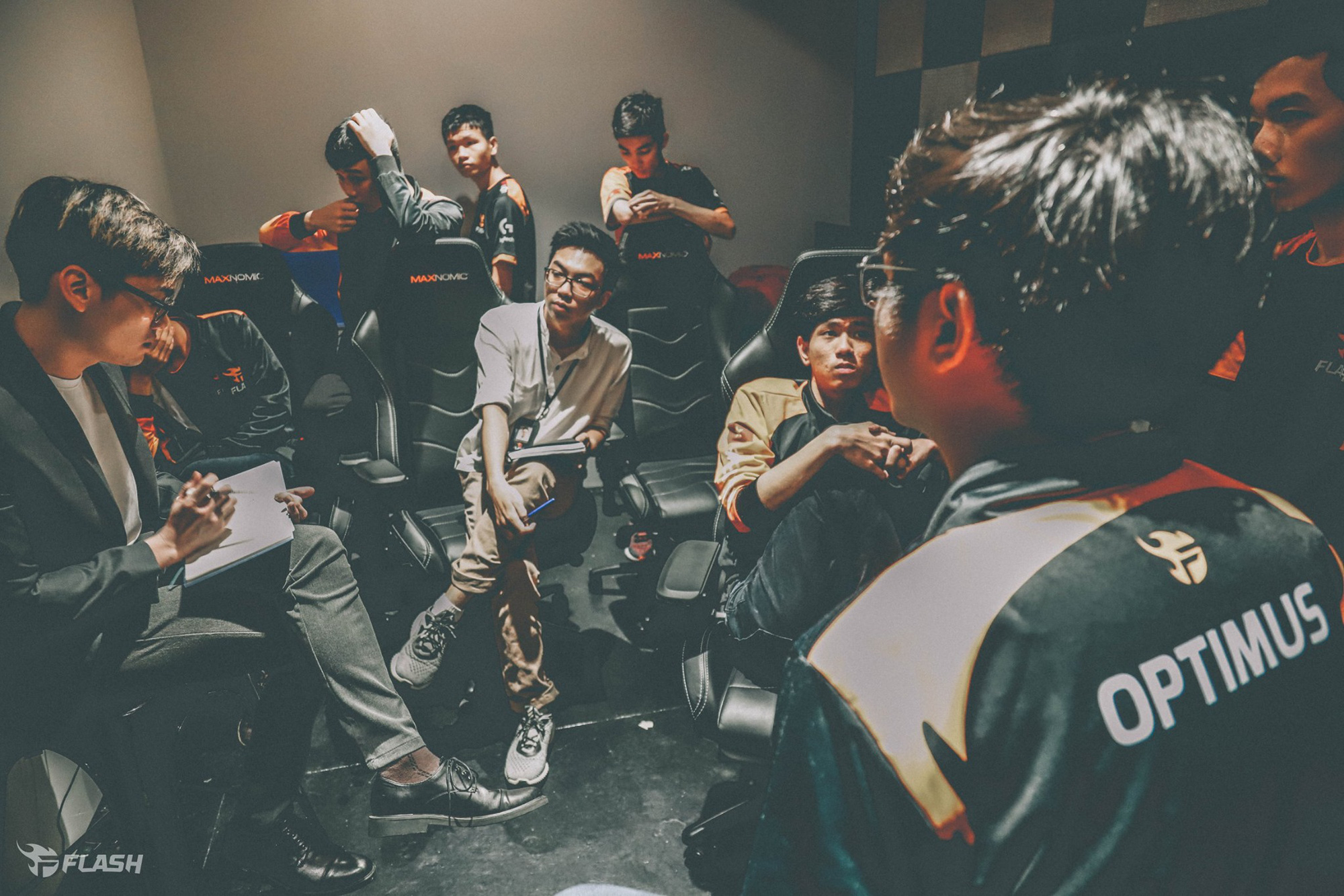 LMHT: Drama Team Flash và SGD căng thẳng dâng cao, săp có video bóc phốt cực mạnh