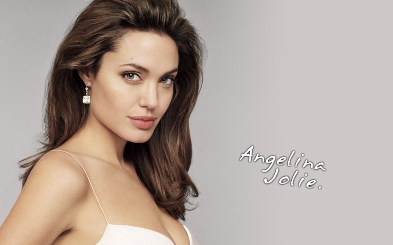 Ngắm thêm loạt ảnh thời thiếu nữ xinh như thiên thần của nữ minh tinh Angelina Jolie