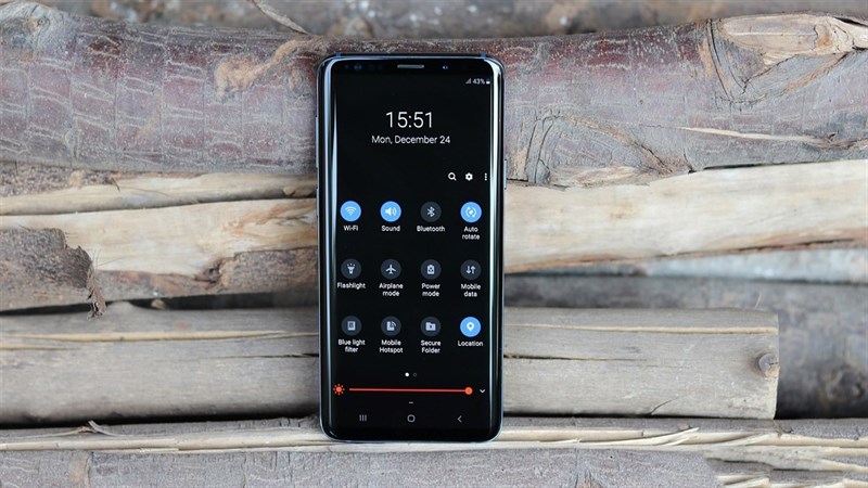 Cách bật chế độ Dark Mode trên hầu hết các smartphone Samsung