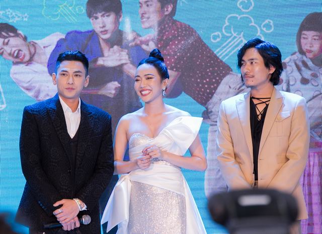 Ngô Thanh Vân, Ngọc Trinh, Sam, Diệu Nhi cùng dàn sao Việt tề tựu đông đủ trong họp báo ra mắt phim "Anh trai yêu quái" 