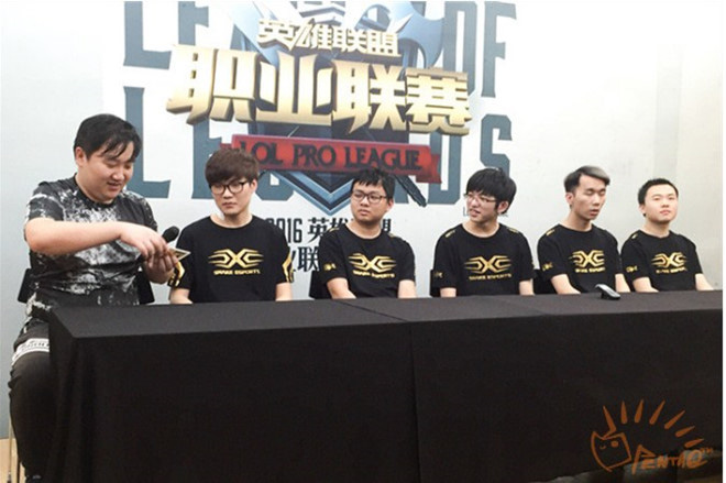 LMHT: HLV của LNG Esports chấm dứt hợp đồng, SofM cũng mấp mé rời đội tuyển