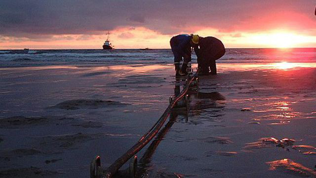 Cáp quang biển AAG lại gặp trục trặc, game thủ lại phải sống chung với lũ