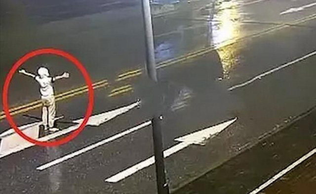 Đôi nam nữ cãi nhau giữa đường và bị tai nạn - Bi kịch đến từ ngôn tình mà ai cũng chán nản