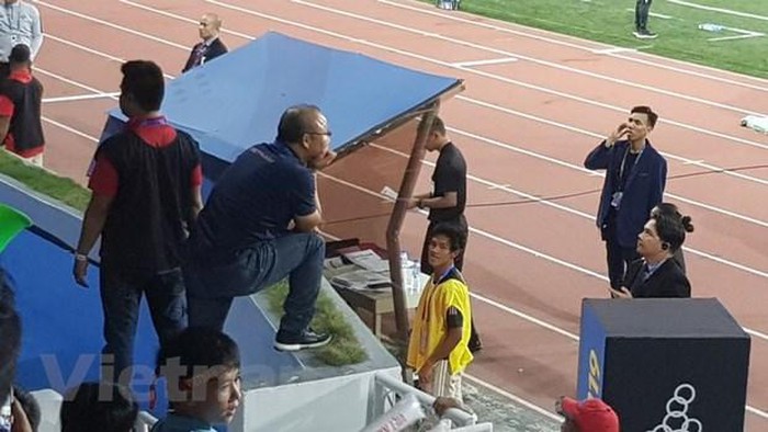 Vì sao Huấn luyện viên Park Hang-seo nhận thẻ đỏ trong trận Việt Nam - Indonesia