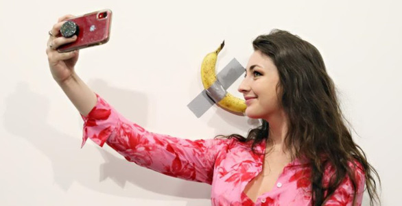 Trái chuối dán băng keo là gì? Và vì sao lại được bán với giá gần 3 tỉ đồng