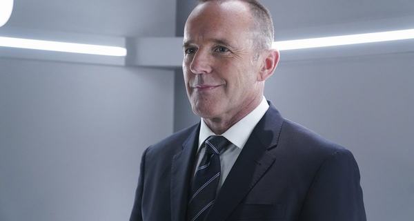 Agents of SHIELD hé lộ ảnh phim trường đầu tiên của Season 7