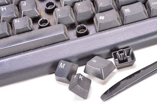 Hướng dẫn game thủ cách vệ sinh gaming gear đúng cách để đón Tết