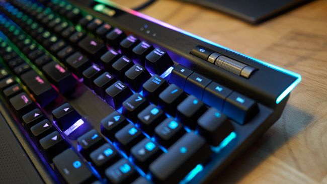 Review Corsair K95 RGB Platinum: Bán phím trong mơ của mọi game thủ 