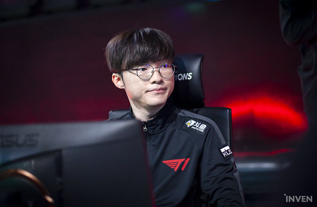 LMHT: Fan cực kì phấn khích khi Faker gồng gánh cả T1 để giành chiến thắng trước DWG