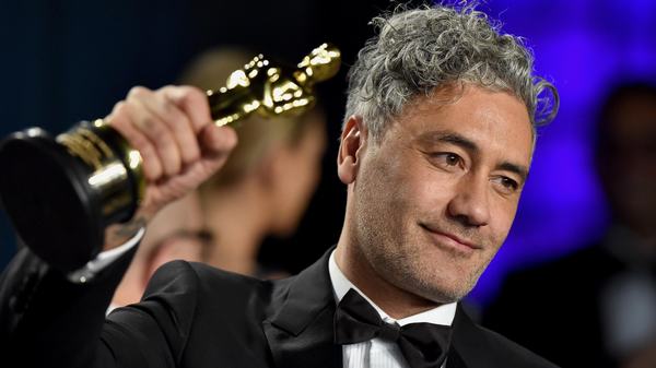 Oscars 2020: Giải mã Bức Tượng Vàng Oscar mà đạo diễn Taika Waititi kêu nhẹ