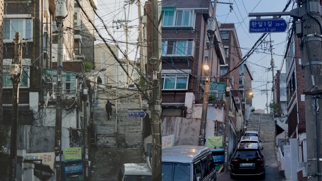 Bàng hoàng với khung cảnh khu phố ổ chuột trong Parasite ngoài đời thực