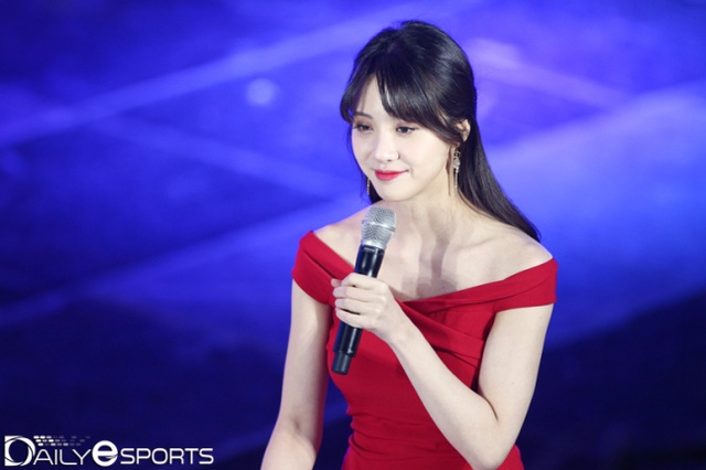 LMHT: Nữ MC Kim Min-ah âm tính với virus, giải đấu LCK vẫn sẽ tiếp tục được diễn ra