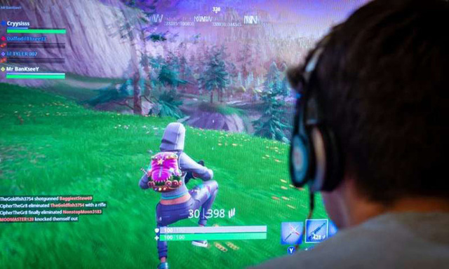 Từng xem nghiện game là bệnh tâm thần, giờ đây WHO lại kêu gọi mọi người nên ở nhà chơi game để chống dịch