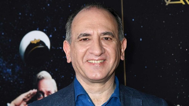 Nam diễn viên hài nổi tiếng người Anh đột ngột qua đời vì nhiễm Covid-19