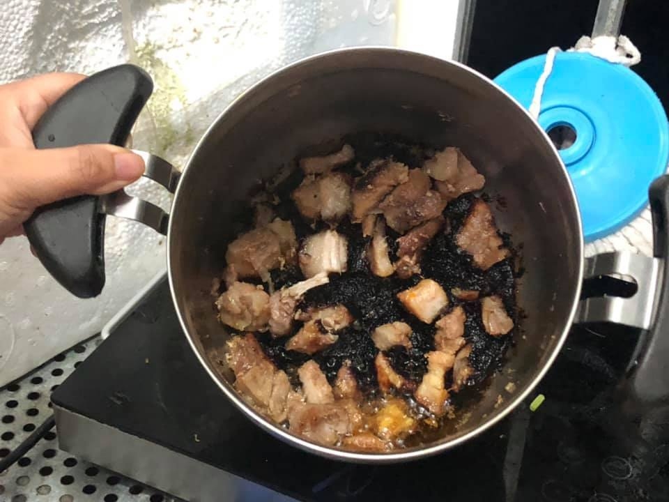 Cộng đồng mạng nấu bếp mùa dịch: Có những con người không thuộc về bếp núc