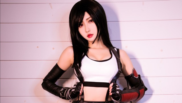 Ngắm nhìn Tifa Lockhart bước ra ngoài đời thực khiến không ít game thủ xao xuyến