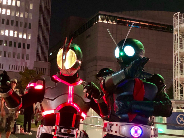 Chiêm ngưỡng bộ cosplay Kamen Raider Faiz cực công phu của người hâm mộ