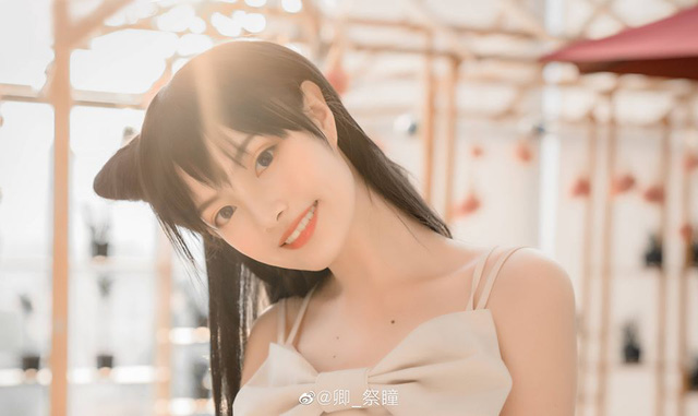 Ngắm nhìn Ran Mori cùng chỏm tóc kì lạ của mình xuất hiện ngoài đời thực vô cùng xinh đẹp rạng ngời