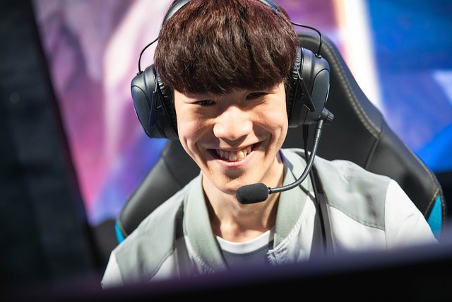 LMHT: HLV của T1 lên tiếng xác nhận về tin đồn từng muốn chiêu mộ TheShy vào đội tuyển