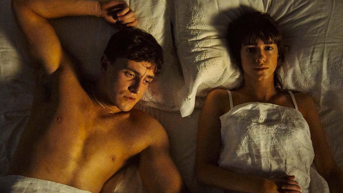 Phim truyền hình ăn khách nhất mọi thời đại của BBC vì chứa... hơn 40 phút cảnh 18+