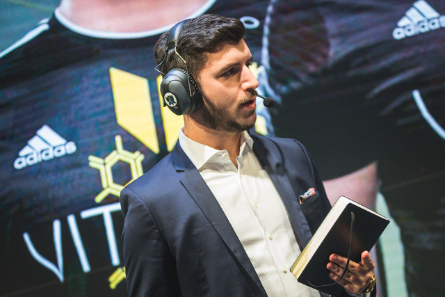 LMHT: Lần đầu tiên một đội tuyển LCK xuất chiến với sự góp mặt của một HLV đến từ phương Tây