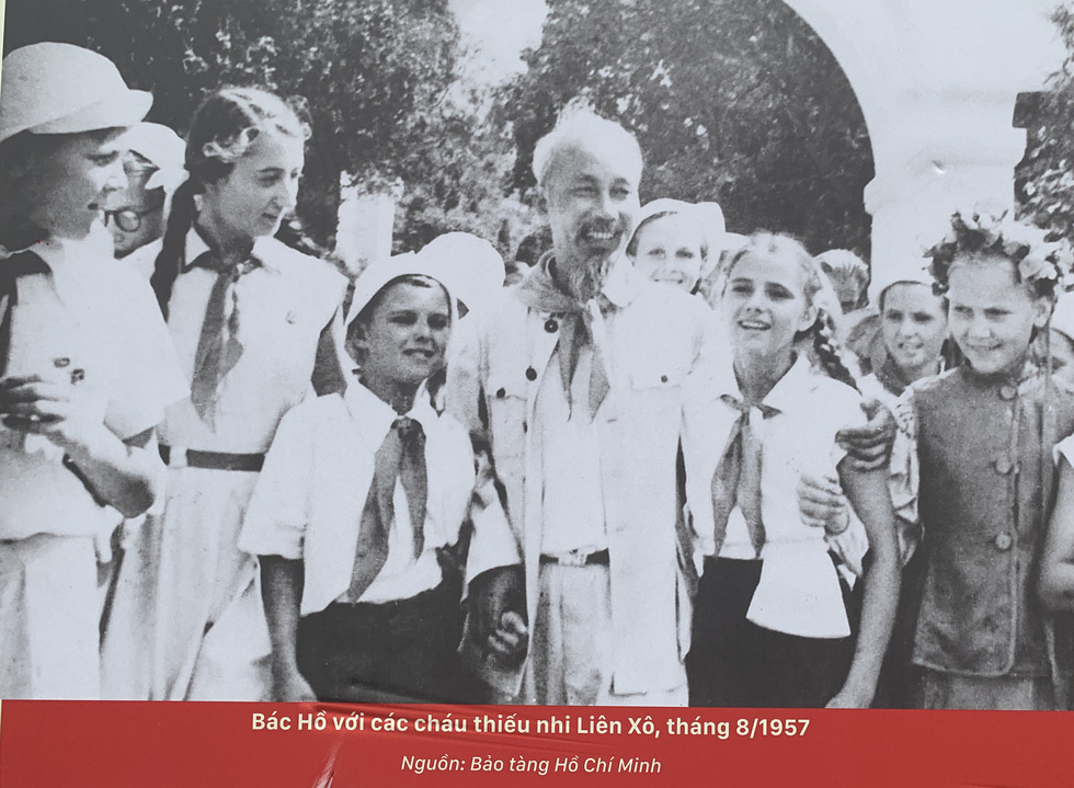 Xúc động với những hình ảnh tư liệu trong ngày sinh của Bác Hồ