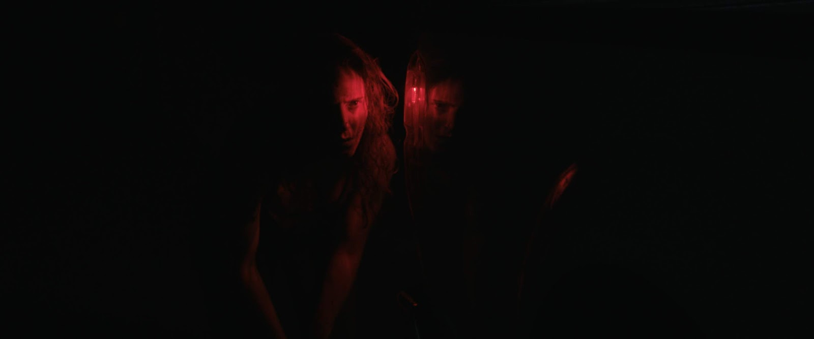 Ác mộng kinh hoàng: Khi con người mắc kẹt giữa mộng mị và thực tại