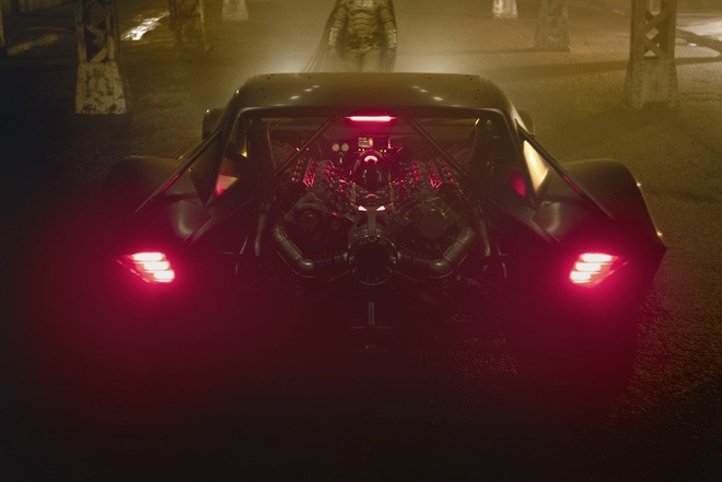 Cận cảnh cỗ xe Batmobile của Batman do chính nhà thiết kế của The Batman 2020 tiết lộ 