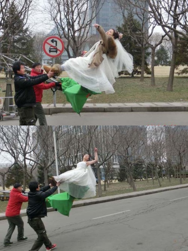 Cười bể bụng trước những cảnh quay... "không thể giả hơn" trong phim Trung Quốc thời hiện đại