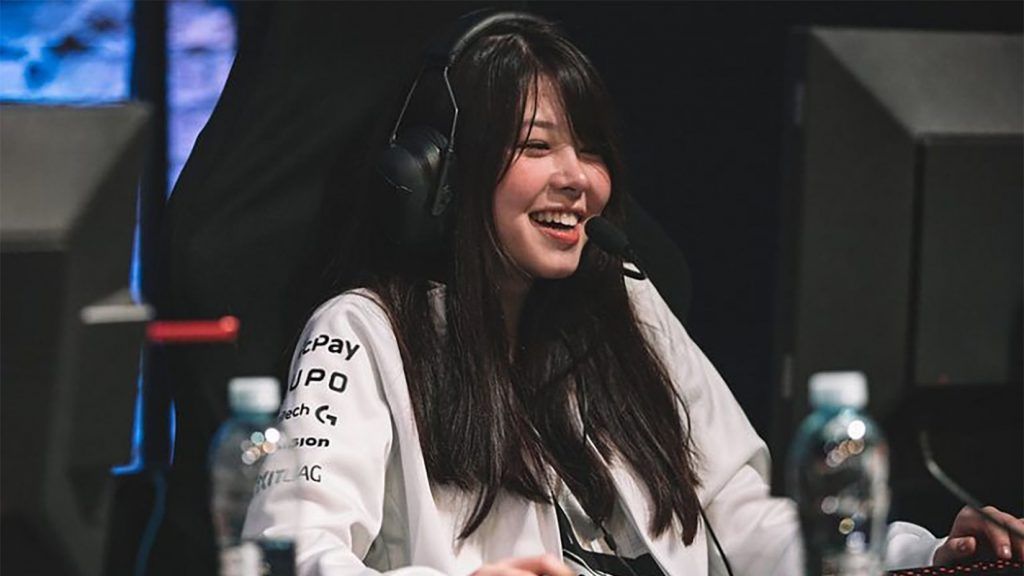 Thiên thần LMHT vừa stream ngày đầu đã được Faker donate khiến kênh chat náo loạn