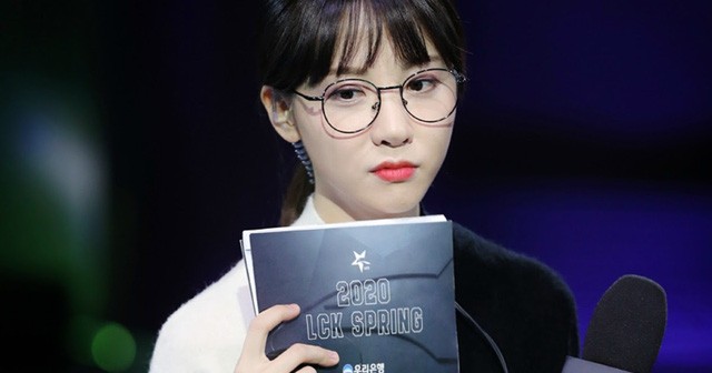 LMHT: Nữ MC xinh đẹp Hàn Quốc thôi việc vì những lùm xùm liên quan đến quấy rối trẻ vị thành niên