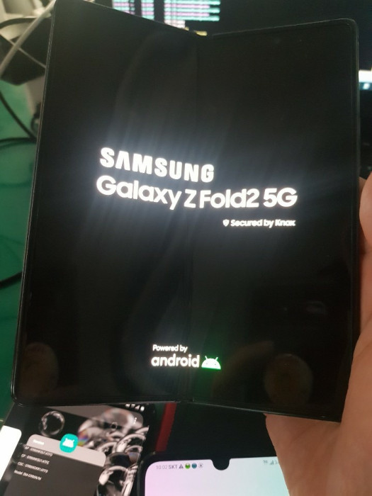 Samsung Galaxy Z Fold 2 rò rỉ giao diện màn hành và camera trước 
