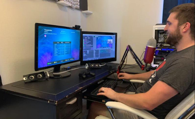 Ấm lòng giáo viên tổ chức stream game để kiếm tiền trả tiền ăn trưa cho học sinh của mình