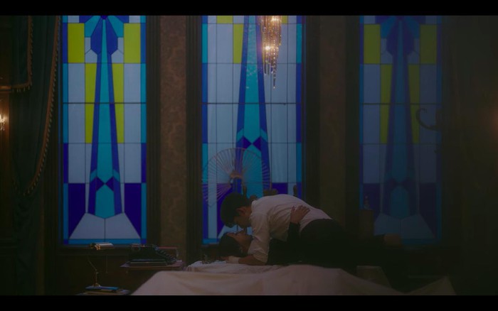 Điên thì có sao: Fan vỡ oà trước cảnh nóng táo bạo trên bàn làm việc của Kim Soo Hyun và Seo Je Yi 